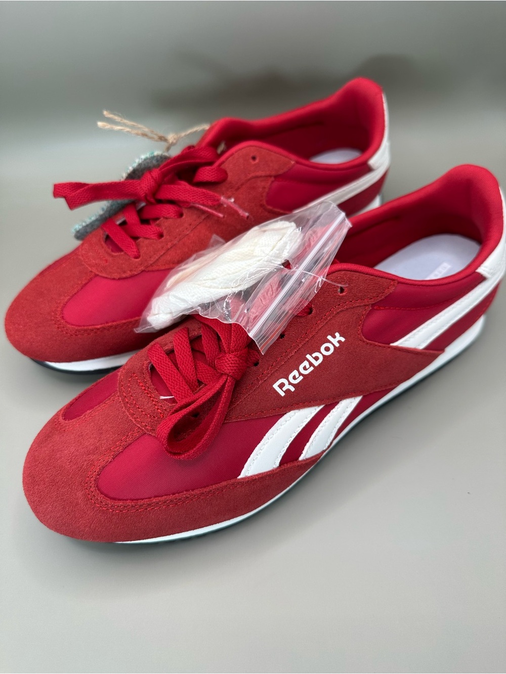 Reebok R400 Woman's Fashion Sneakers in Red Size 10